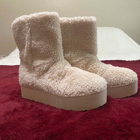 Madden Girl Shoes - Madden Girl Cozy Cream Platform Boots